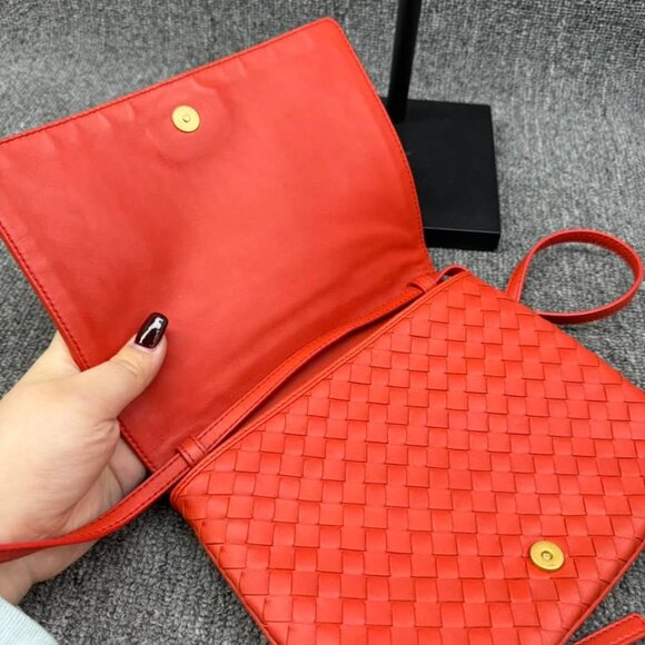 Bottega Veneta Leather Shoulder Bag 450-012425 - Picture 7 of 14